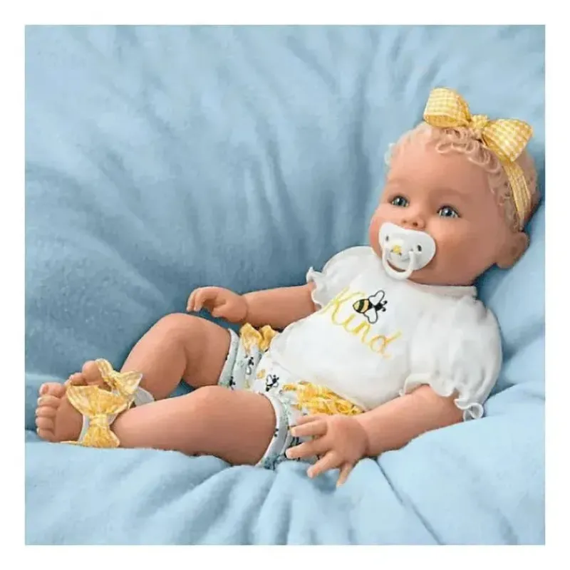 ashton_drake__bee_kind_ba_SKURZXsLeI0_1.webp Ashton Drake - Bee Kind Baby Girl Outlet