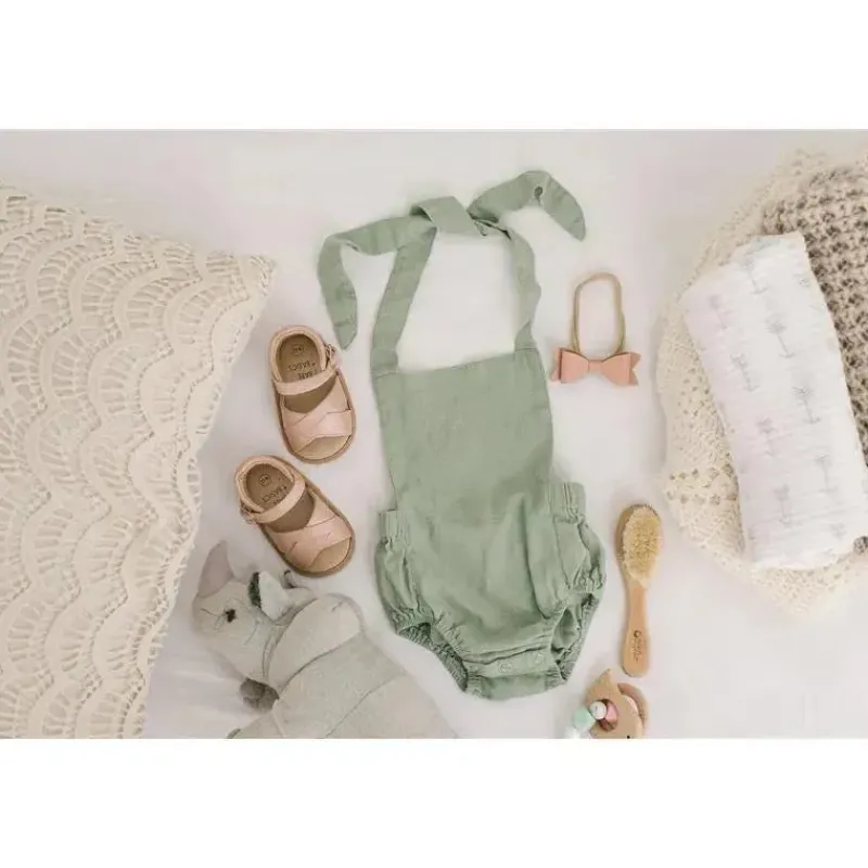 babe_basics__macaco_de_be_SKUJRrvPIPp_1.webp Babe Basics - Macacão de bebê de verão, Sage Discount