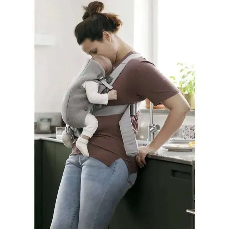 babybjorn__portabebs_mini_SKU5S9ui67V_4.webp BabyBjorn - Porta-bebês Mini 3D Jersey, cinza claro Outlet