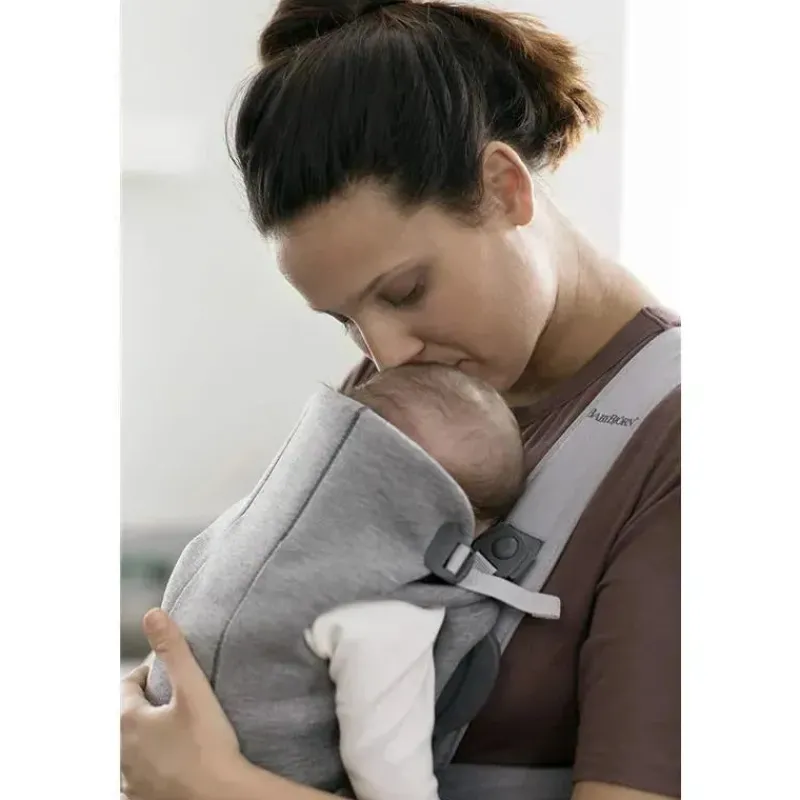 babybjorn__portabebs_mini_SKU5S9ui67V_5.webp BabyBjorn - Porta-bebês Mini 3D Jersey, cinza claro Outlet