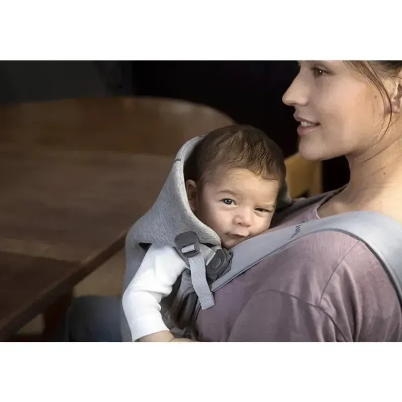 babybjorn__portabebs_mini_SKU5S9ui67V_7.webp BabyBjorn - Porta-bebês Mini 3D Jersey, cinza claro Outlet