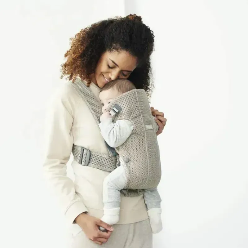 babybjorn__portabebs_mini_SKUSn9Dlt5u_6.webp BabyBjorn - Porta-bebês Mini malha 3D, Cinza Bege Clearance