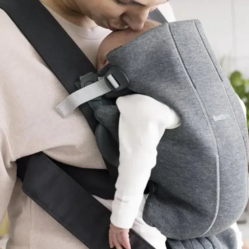 babybjorn__portabebs_mini_SKUsi4i7Qxb_1.webp BabyBjorn - Porta-bebês Mini 3D Jersey, cinza escuro Best
