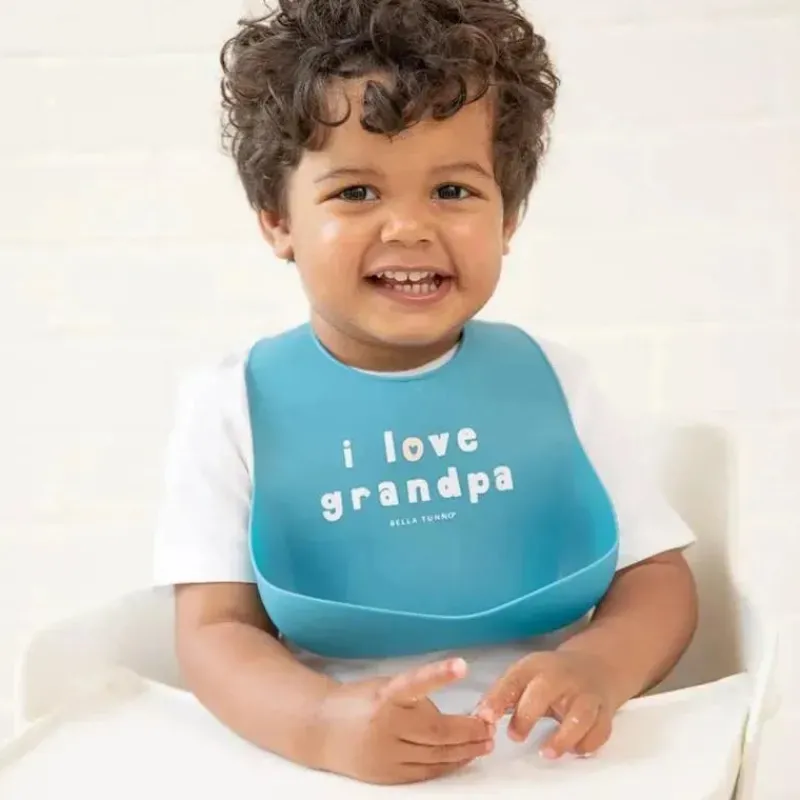 bella_tunno__babador_wond_SKU9LQXKgWm_1.webp Bella Tunno - babador Wonder, babador de silicone para bebê, sem BPA tóxico, eu amo o vovô Clearance