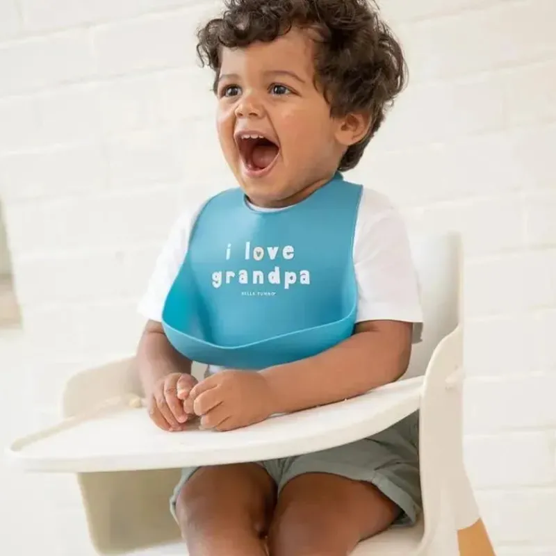 bella_tunno__babador_wond_SKU9LQXKgWm_3.webp Bella Tunno - babador Wonder, babador de silicone para bebê, sem BPA tóxico, eu amo o vovô Clearance