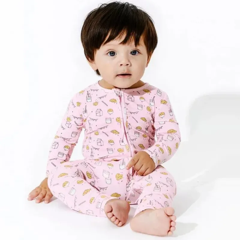 bellabu_bea__footie_conve_SKUNsJ7cMH4_0.webp Bellabu Bear Bellabu Bea - Footie conversível de bambu rosa com leite e biscoitos Fashion