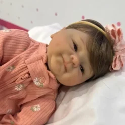 MacroBaby Bonecas Reborn - Vinil Branco, Cabelo Castanho Claro Enraizado, Olhos Castanhos Abertos - Marnie Hot