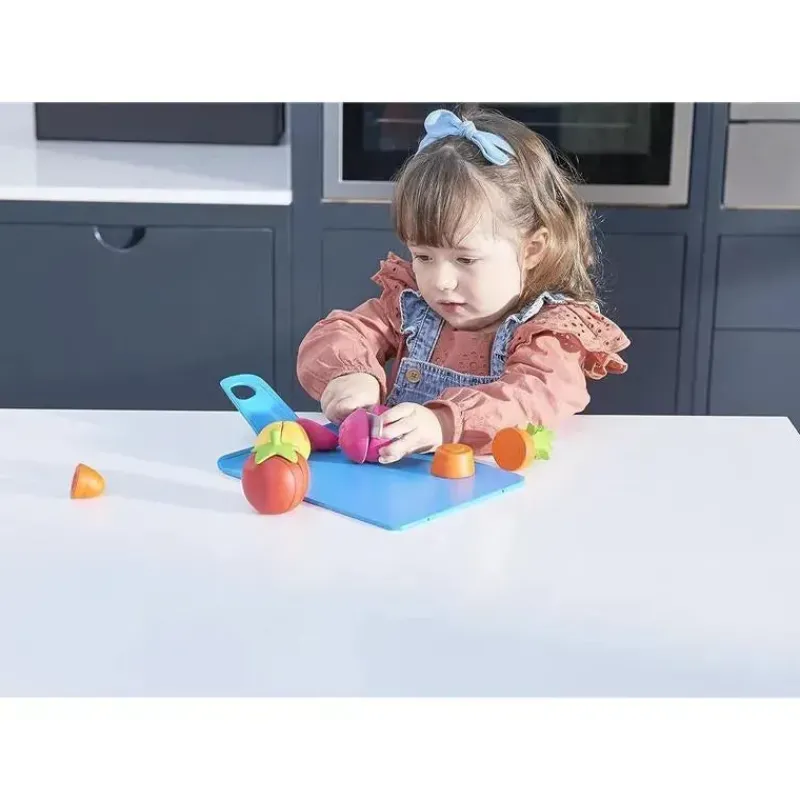casdon__conjunto_de_tbua__SKUTsPYtNrz_6.webp Casdon Toys Casdon - Conjunto de tábua de cortar brinquedo Joseph Chop2Pot para crianças a partir de 3 anos, inclui comida cortável Sale