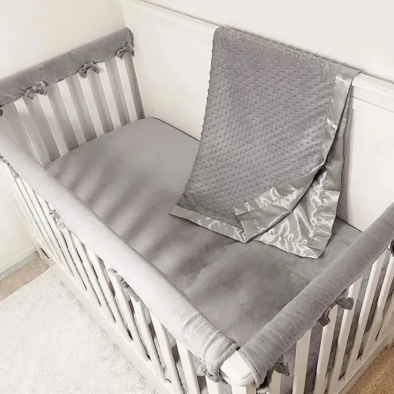 cobertor_american_baby__h_SKUc1OsAxyS_1.webp American Baby Company Cobertor American Baby - Heavenly Soft Chenille Minky Dot, Cinza Hot