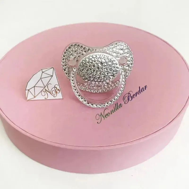 cristal_neonilla__chupeta_SKU6x1Y8KEX_0.webp Neonilla Crystal Cristal Neonilla - Chupeta Ortodôntica Com Cristais Swarovski. Boneco Bling Best