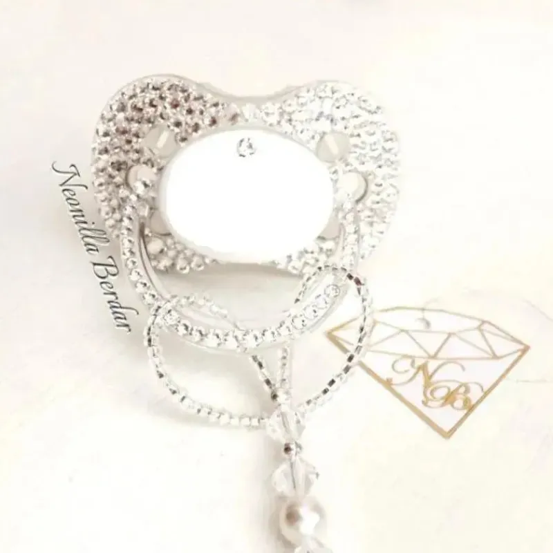 cristal_neonilla__chupeta_SKUvtW4v5Mo_0.webp Neonilla Crystal Cristal Neonilla - Chupeta Com Cristais Swarovski. Boneco Bling Outlet