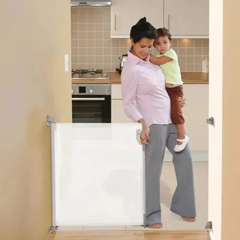dreambaby__porto_retrtil__SKU6WSXNWFd_1.webp Dreambaby - Portão retrátil de malha para bebês interno/externo Online