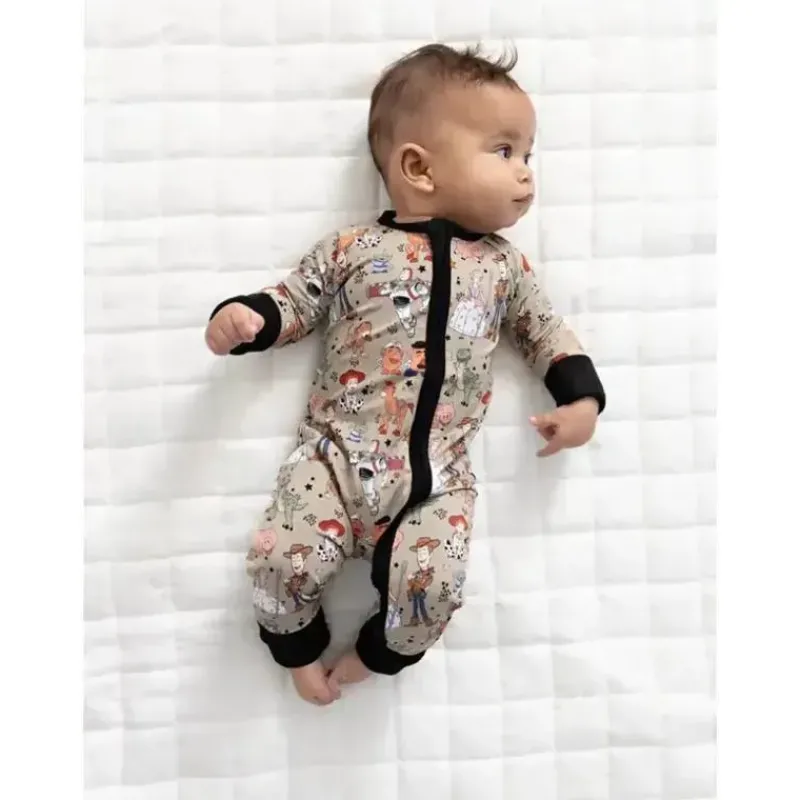 ellie_sue__macaco_com_zpe_SKUf8IYKJru_1.webp Ellie Sue – Macacão com zíper de bambu para bebês Hot