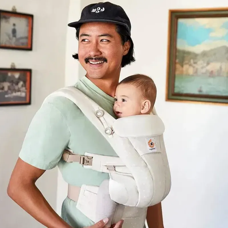 ergobaby__omni_dream_carr_SKUee901Y8m_3.webp Ergobaby - Omni Dream Carry Positions All Carry Positions SoftTouch Cotton Baby Carrier, Natural Dots Outlet