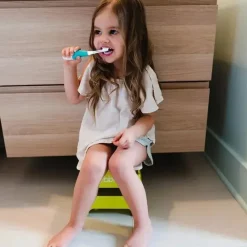Bbluv Escova de dentes sônica de 2 estágios Sonik para bebês e crianças pequenas, branca/acqua New