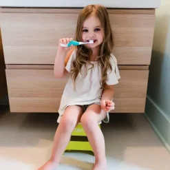 Bbluv Escova de dentes sônica de 2 estágios Sonik para bebês e crianças pequenas, branca/acqua New