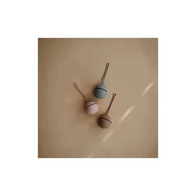estojo_portachupeta_de_si_SKUDkTidbda_1.webp Mushie Estojo porta-chupeta de silicone Outlet