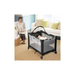 Graco Pack 'n Play On the Go Playard com berço dobrável Tasha Sale