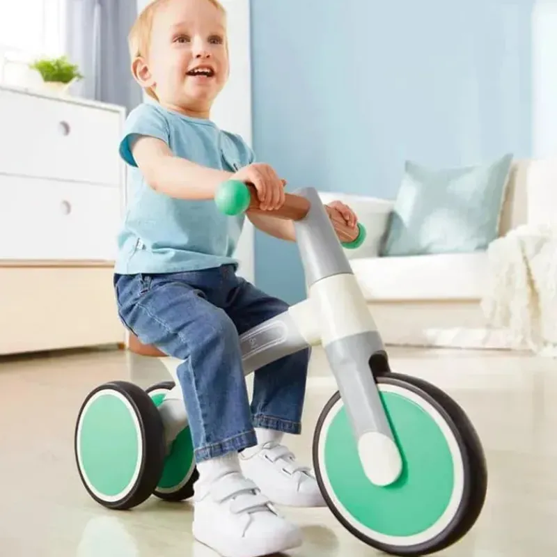 hape__minha_primeira_bici_SKUa9xngtgK_2.webp Hape - Minha primeira bicicleta de equilíbrio, Vespa Verde Fashion