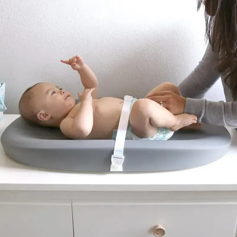 hatch_baby__almofada_e_ba_SKU84jDCn4q_3.webp Hatch Baby - Almofada e balança de mudança de crescimento inteligente, cinza Clearance