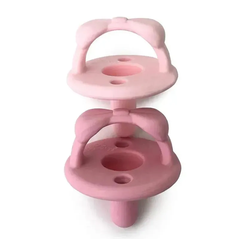 itzy_ritzy___pacotes_de_c_SKUDC0WA9cy_0.webp Itzy Ritzy - 2 pacotes de chupetas de silicone - laço (rosa claro/rosa escuro) Sale