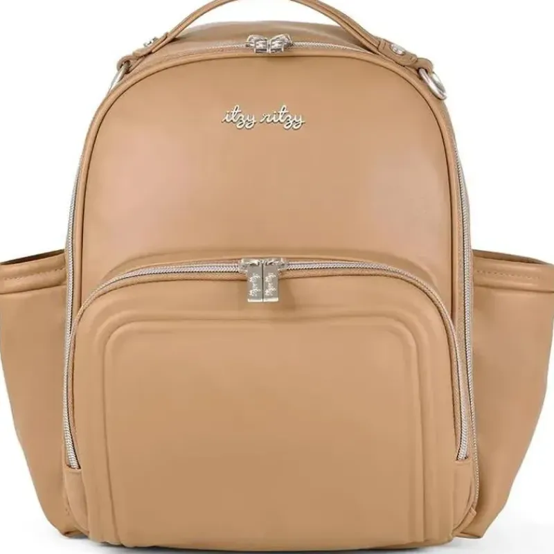 itzy_ritzy__mochila_para__SKUP3PMLVuz_0.webp Itzy Ritzy - Mochila para fraldas Chai Latte Mini Plus™ Outlet