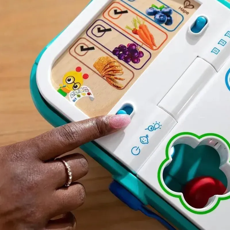 kids_ii__be__hape_magic_t_SKUP2xAwqxq_2.webp Baby Einstein Kids II - Be + Hape Magic Touch Cesta de compras finge comprar brinquedos Fashion