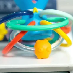 Baby Einstein Kids II - Brinquedo e chocalho para mordedor Opus's Shake & Soothe Outlet