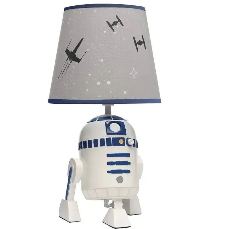 lambs_ampamp_ivy__candeei_SKU9mUCiFyD_0.webp Lambs u0026 Ivy Lambs & Ivy - Candeeiro Clássico Star Wars com Cortina e Lâmpada Online