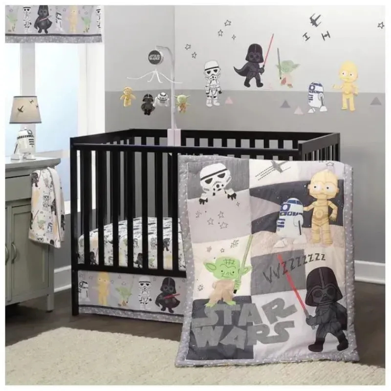 lambs_ampamp_ivy__candeei_SKU9mUCiFyD_2.webp Lambs u0026 Ivy Lambs & Ivy - Candeeiro Clássico Star Wars com Cortina e Lâmpada Online