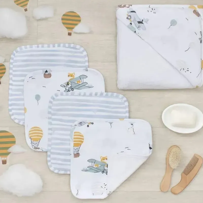 living_textiles__toalha_c_SKUs6kUYQot_2.webp Living Textiles - Toalha com capuz para bebê, conjunto de presente de banho com 5 peças, para cima e para longe, azul Hot