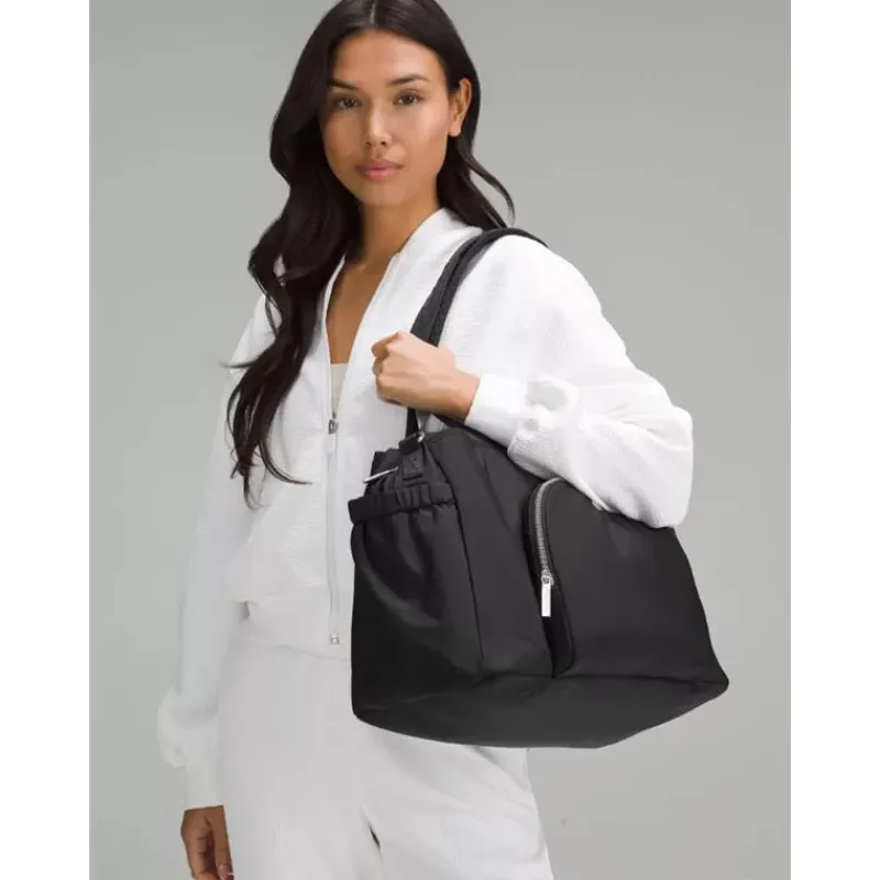 lululemon__new_parent_tot_SKUCn587qZq_4.webp Lululemon - New Parent Tote Bag 20L, Black/Silver Drop Outlet