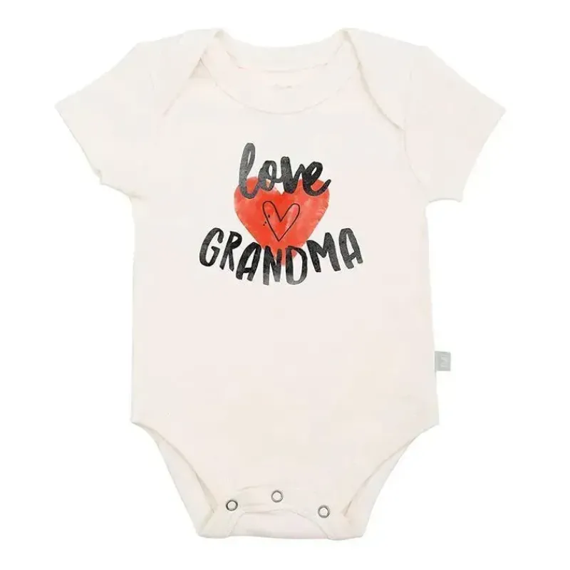 macaco_grfico_finn__emma__SKU1DZQAThx_0.webp Finn + Emma Macacão gráfico Love Grandma, bege Fashion
