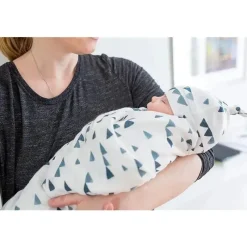 Mary Meyer - Conjunto Lulujo Hello World Hat &amp; Swaddle, triângulos marinhos Hot