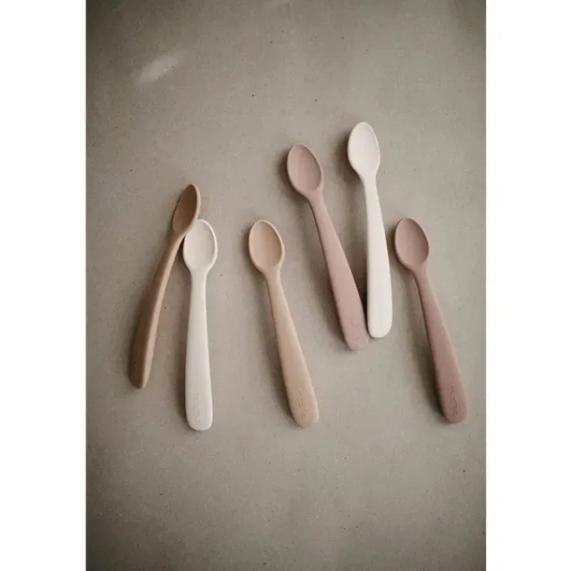 mushie___unidades_de_colh_SKUmJQbNHkX_3.webp Mushie - 2 unidades de colheres de alimentação de silicone, Cambridge Blue/areia movediça Best