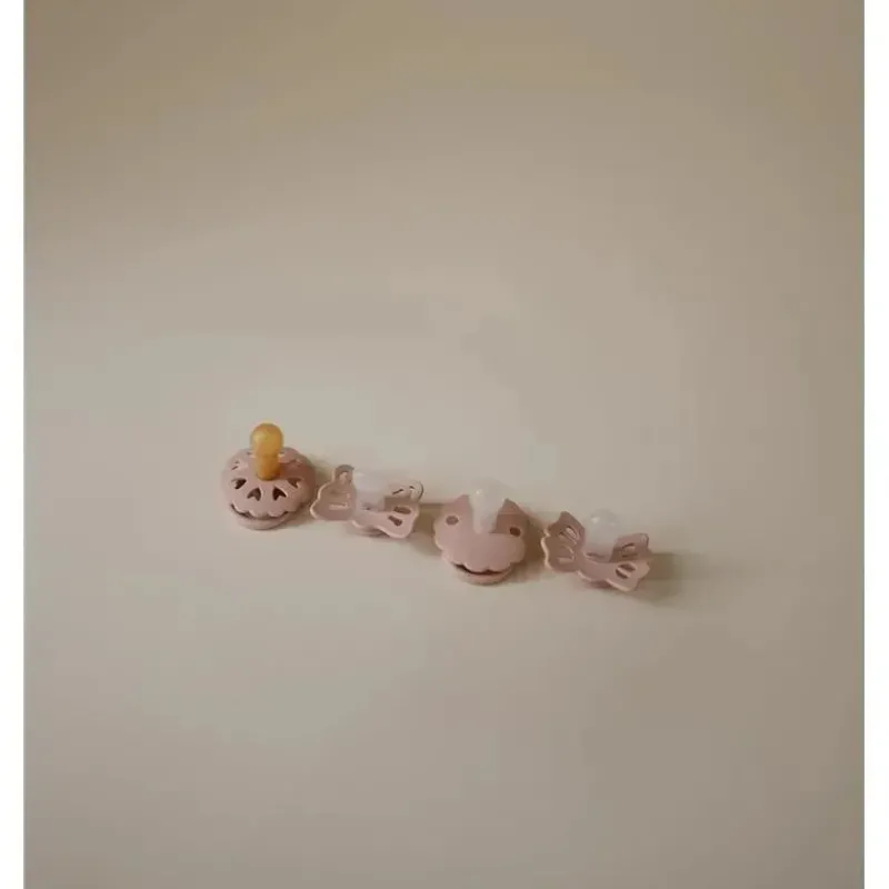 mushie__a_primeira_chupet_SKUfkbKEheL_5.webp Mushie - a primeira chupeta do bebê Frigg? Conjunto, Pacote de 4 Coração Floral, Sem BPA, 0 a 6 Meses, Blush Best