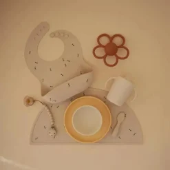 Mushie - babador de silicone para bebê, ajuste ajustável à prova d'água, abelhas Sale