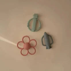 Mushie - Brinquedo mordedor de silicone para bebê com chocalho de foguete Discount