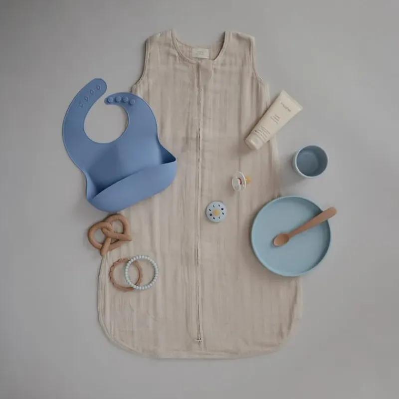 mushie__classic_silicone__SKUjBAEAx3L_3.webp Mushie - Classic Silicone Suction Plate, Powder Blue Clearance