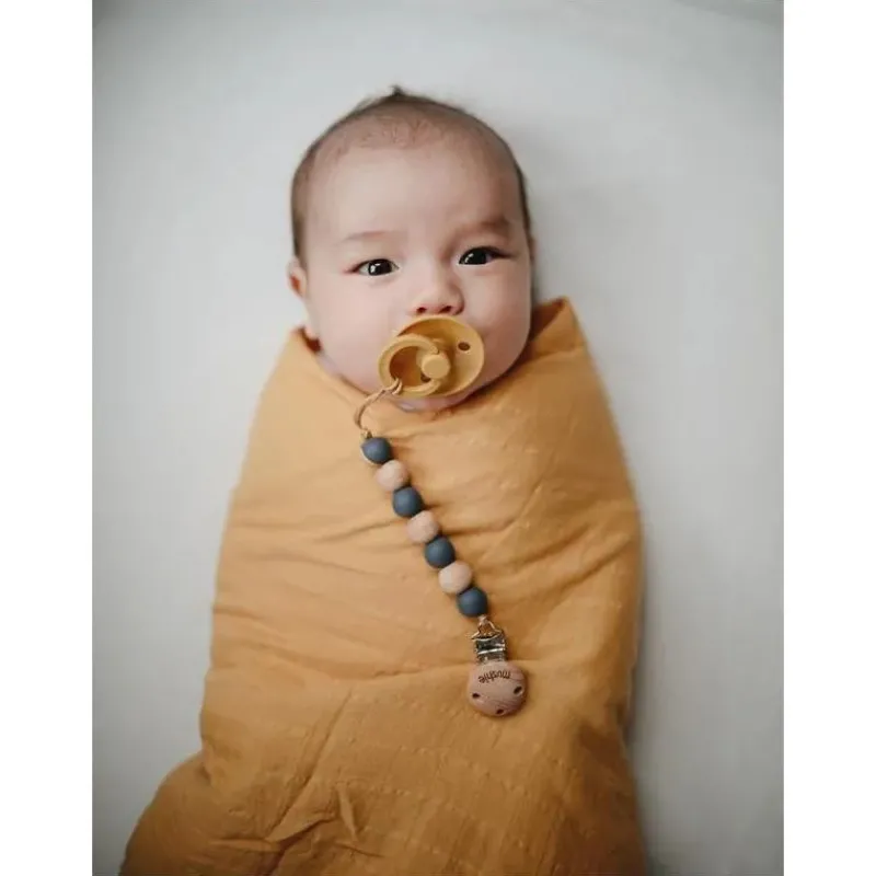 mushie__cobertor_de_musse_SKUN2L1ROu5_1.webp Mushie - Cobertor de musselina - Amarelo Outono Sale