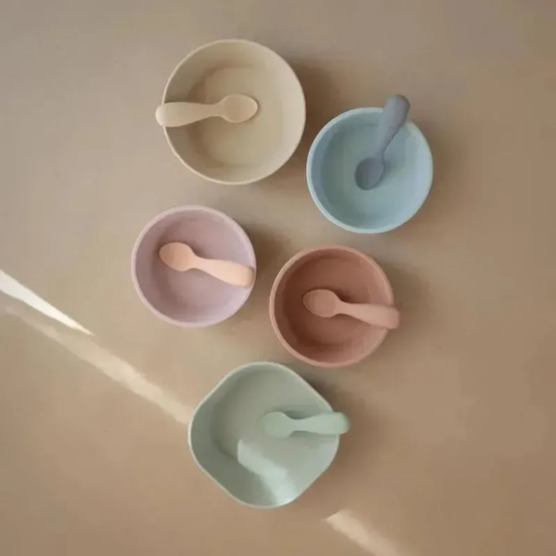mushie__colheres_de_silic_SKUsIcg6VMF_7.webp Mushie - colheres de silicone para crianças pequenas, pacote com 2, Cambridge Blue/Shifting Sand Hot