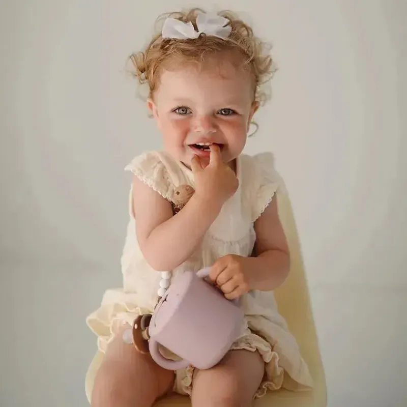 mushie__copo_de_silicone__SKUsqwRKMX1_1.webp Mushie - Copo de Silicone Baby Snack, Lilás Suave New