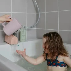 Mushie - Copo para enxágue de banho de bebê, areia movediça Hot