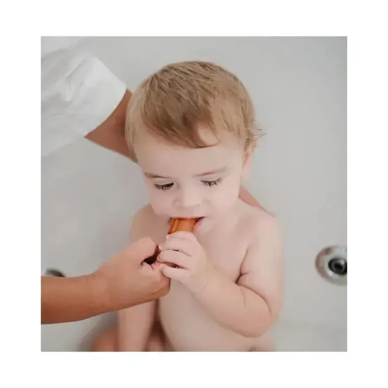mushie__escova_de_dentes__SKUjYij4Qyr_1.webp Mushie - Escova de dentes de dedo (argila/areias movediças) Outlet