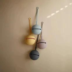 Mushie - Estojo porta chupeta de silicone, azul claro Online