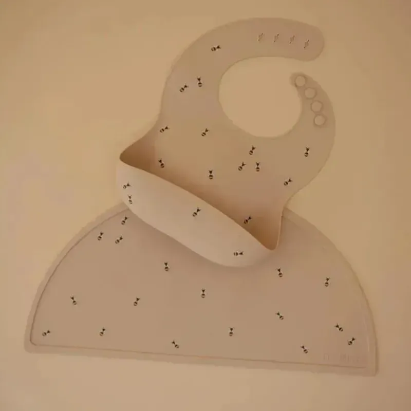 mushie__individual_de_sil_SKUjFioXWYG_1.webp Mushie - Individual de Silicone, Abelha Best