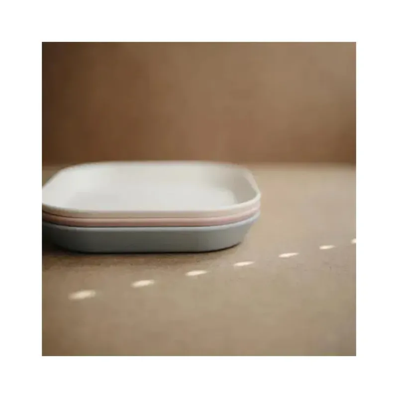 mushie__loua_quadrada_pra_SKUPeclKGox_1.webp Mushie - Louça Quadrada Pratos de Bebê - Conjunto de 2 - Blush Outlet