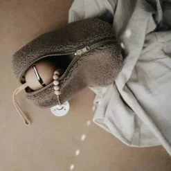 Mushie - Porta chupeta de silicone, tomilho seco Fashion