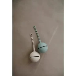 Mushie - Porta chupeta de silicone, tomilho seco Fashion
