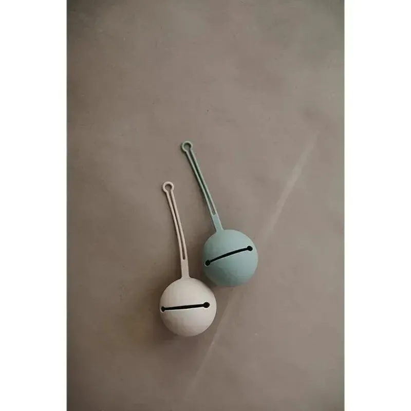mushie__porta_chupeta_de__SKUTOFZFoyl_3.webp Mushie - Porta chupeta de silicone, tomilho seco Fashion